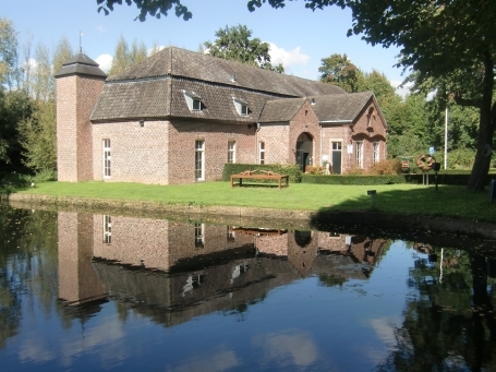 Venlo-Tegelen : Kasteellaan, Schloss Holtmühle, ehem. Zehntscheune, heute Keramiekcentrum Tiendschuur Tegelen